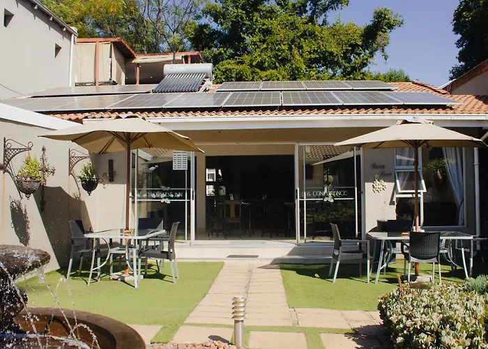 Oaklands Inn And Conference Centre