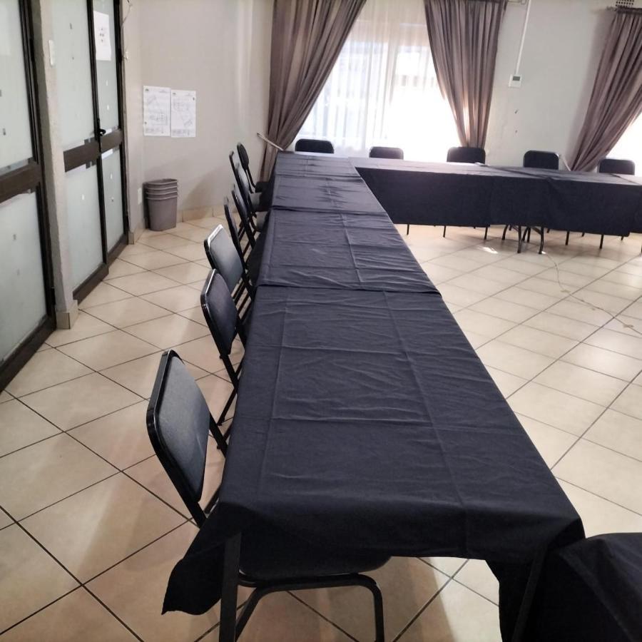 Oaklands And Conference Centre Bed & Breakfast *